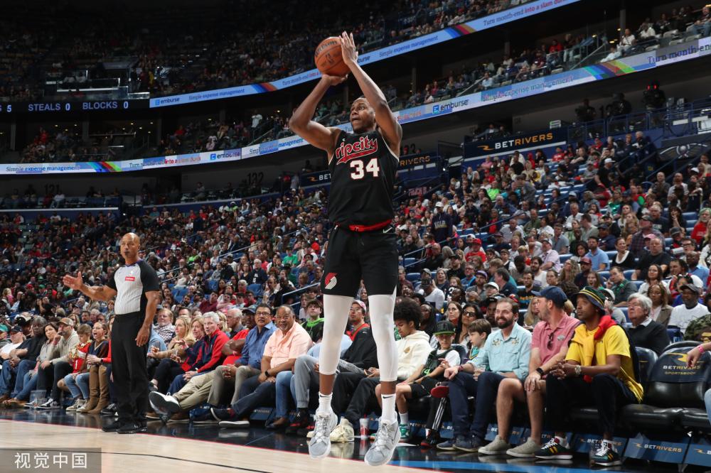 显出无与伦 显出无与伦